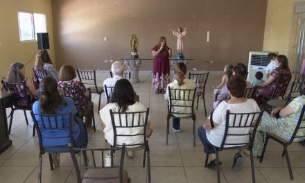 Da testimonio de fe y esperanza la conferencista Paola Zazuet en Saltillo