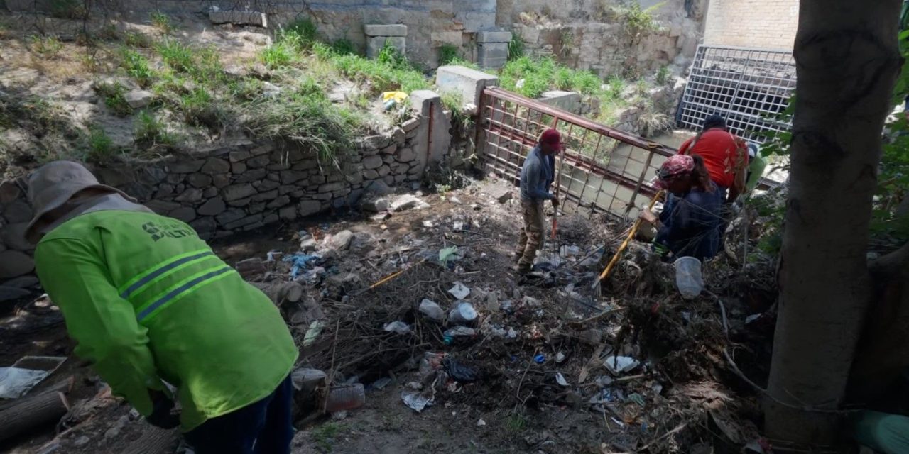 Desazolvan cauce del arroyo la Tórtola en Zona Centro