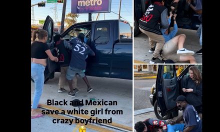 Dos hombres ayudan a mujer que era golpeada por su esposo en  Houston