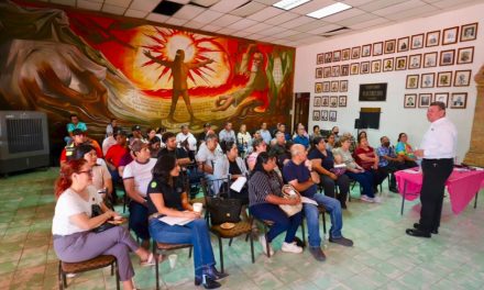 Capacitan a prestadores de servicios de Arteaga