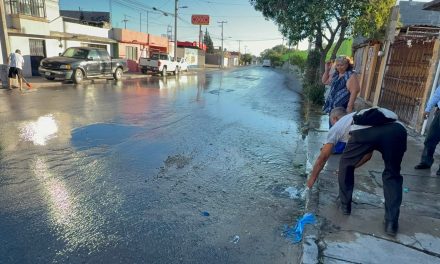Aparece una ‘criminal’ fuga de agua en Saltillo