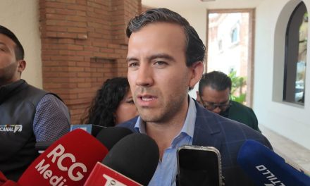 Gabriel Elizondo prepara iniciativas para llevar a la Cámara de Senadores