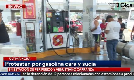 Protestan en Saltillo por gasolina cara y sucia en Periférico y V. Carranza