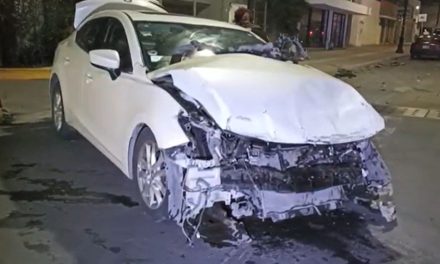 Ignora el semáforo y causa choque en Saltillo