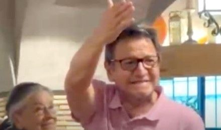 Increpan a Arturo López Obrador en restaurante de Coatepec entre gritos de fuera Morena