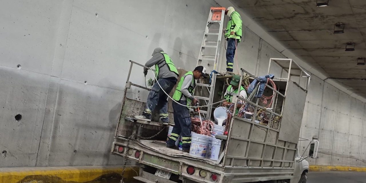 Intensifica alcalde Javier Díaz mantenimiento nocturno en el distribuidor vial El Sarape