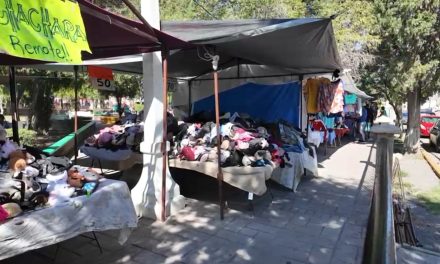 Invaden vendedores de pacas mercados rodantes, ahuyentan a clientes