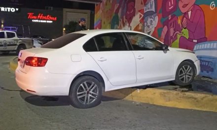 Ir alcoholizado le impidió maniobrar y se estrelló bajo un puente vehicular en Saltillo