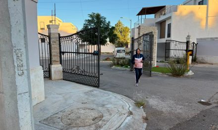 Vecinos  de colonia al sur de Saltillo se quejan por estar sin agua varios días
