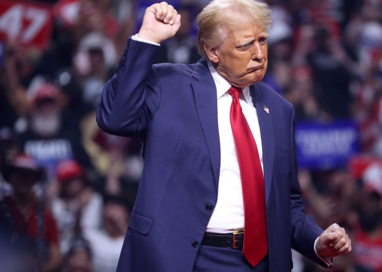 Trump presiona a Sheinbaum para frenar migración de mexicanos hacia EE. UU.