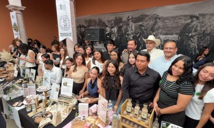 Muestran estudiantes de la UTC productos inspirados en el sotol