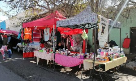 Vendedores de ropa de paca invaden mercados sobre ruedas en Saltillo