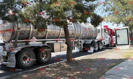 Abandonan pipa con combustible de dudosa procedencia y llega a las instalaciones de la FGR