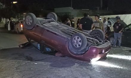 Por ir discutiendo sufre volcadura en Saltillo