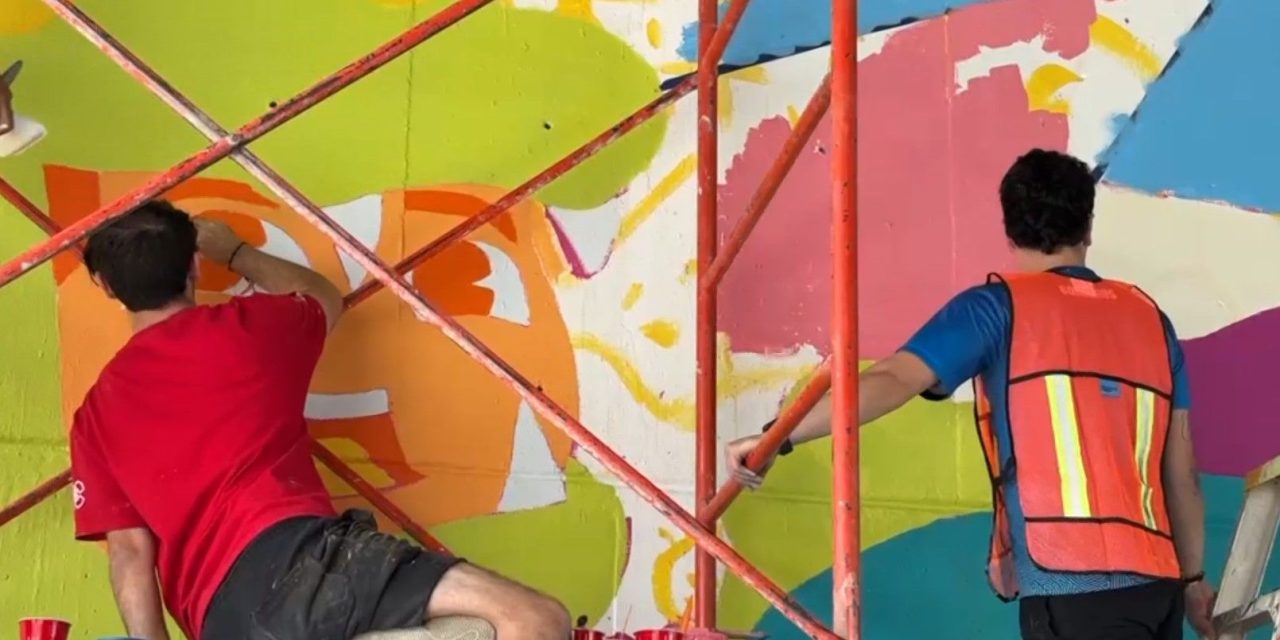 Realizan mural a la juventud en el periférico y bulevar Carranza
