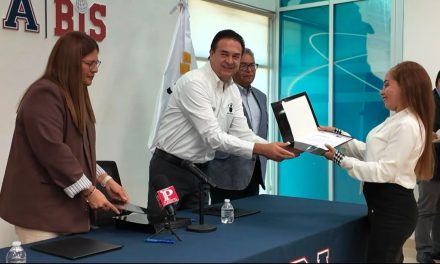 Capacitadores reciben constancias del IEEA