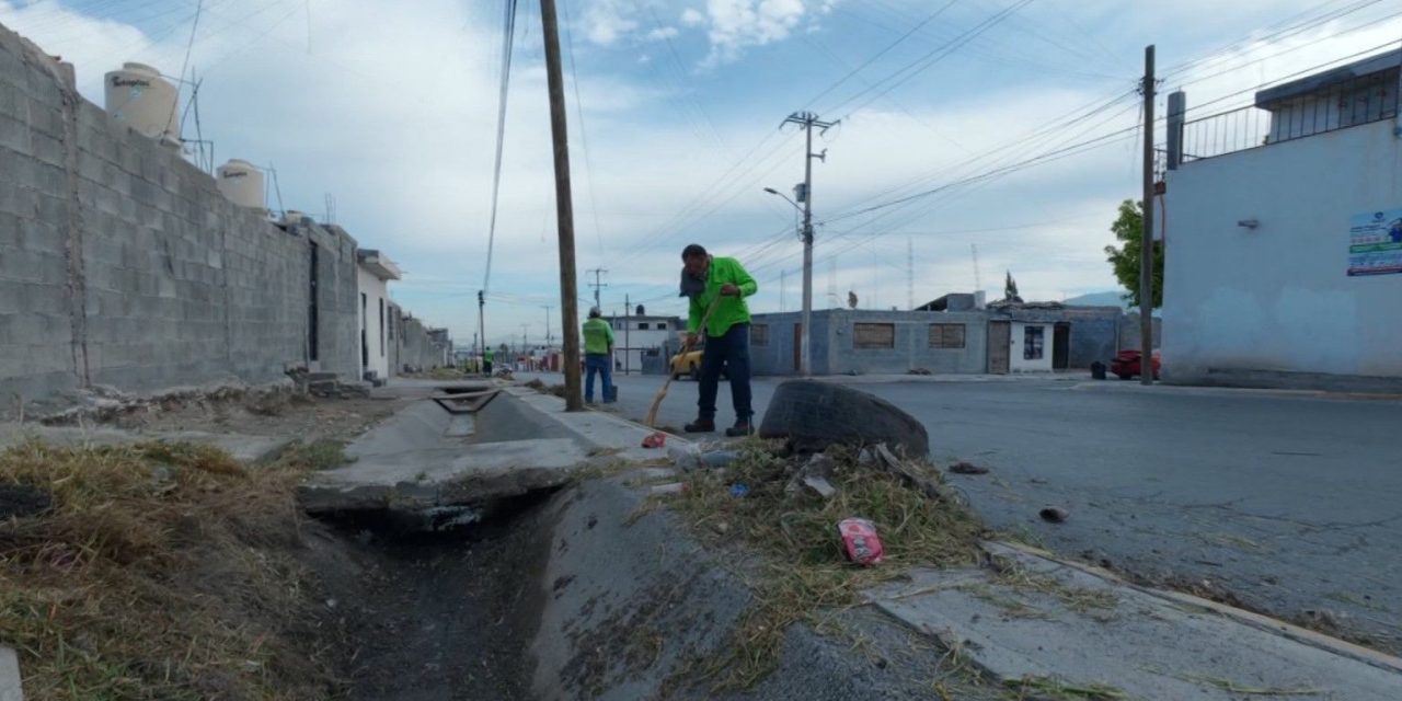 Refuerzan limpieza de arroyo y canal en la colonia Loma Linda