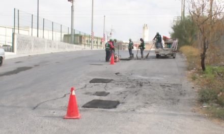 Reparan baches causados por las lluvias en Ramos Arizpe