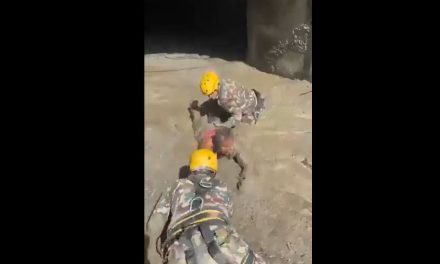 Ejército de Nepal rescata a 100 personas atrapadas en los túneles de una hidroeléctrica en Rasuwa