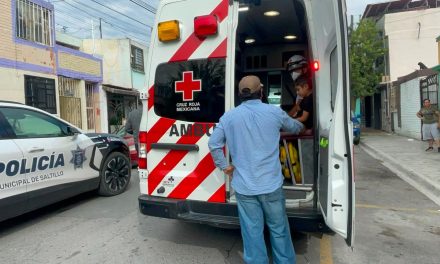 Saltillo: Taxista se queda dormido en la colonia Zapalinamé y lesiona a su pasaje