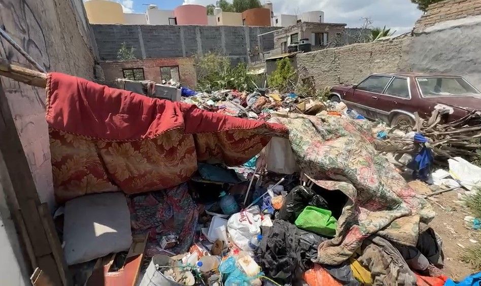 Él es el ‘Tigre’; el indigente que acumula basura en un predio del centro de Saltillo