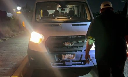 Van con trabajadores provoca choque múltiple al sur de Saltillo