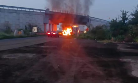 Alerta en Michoacán: Reportan al menos 7 narcobloqueos, balaceras y quema de vehículos en varios municipios
