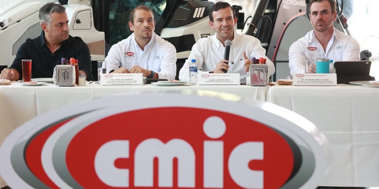 Gabriel Elizondo lleva al Senado propuestas del sector de la construcción