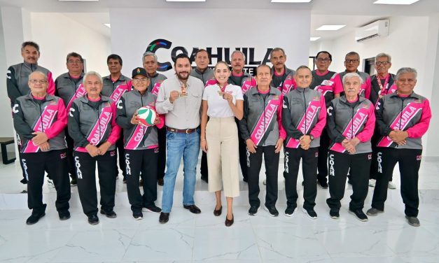 Reconoce Carlos Villarreal a medallistas de la Olimpiada Nacional de adultos mayores