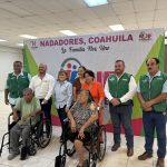 Entrega DIF apoyos casa por casa en la región Centro