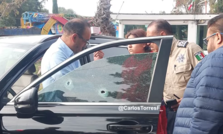 Atacan a balazos a equipo de la alcaldesa de Tecámac; el jefe de gabinete resulta herido en emboscada