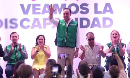Entregan miles de becas a personas con discapacidad en todo Coahuila