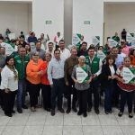 Más de 100 familias reciben escrituras en Acuña