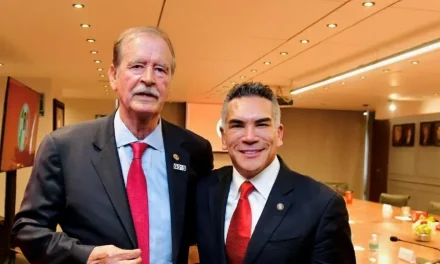 Morena arremete contra el expresidente Vicente Fox por reunirse con el PRI