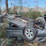 Mujer resulta ilesa tras volcar en la carretera Saltillo-Monterrey
