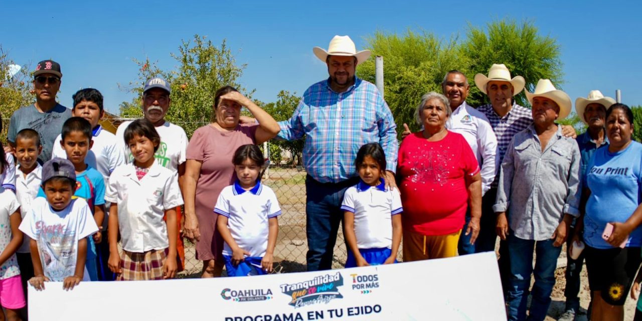 Manolo Jiménez y Tomás Gutiérrez llevan agua potable a El Anhelo