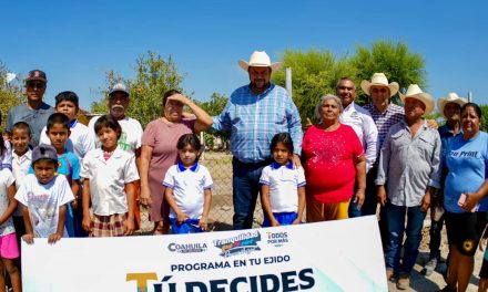 Manolo Jiménez y Tomás Gutiérrez llevan agua potable a El Anhelo