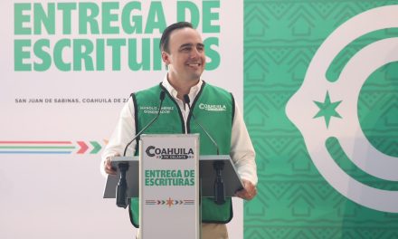 Detona Manolo Jiménez entrega de escrituras en todas las regiones