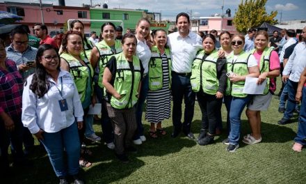 Entregan Javier y Luly plaza rehabilitada con Activa tu Parque en Colinas del Sur