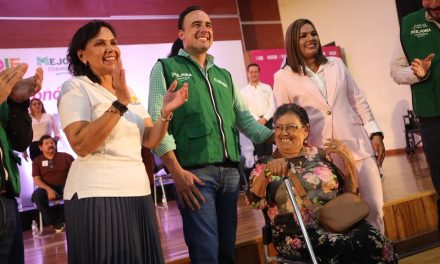 Entregamos becas de 10 mil pesos a miles de personas con discapacidad: Manolo