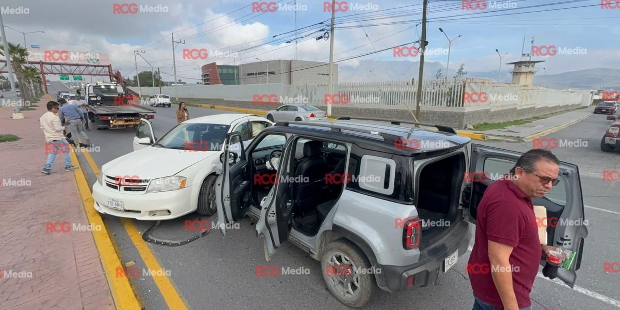 Automovilista en aparente estado de ebriedad ocasiona accidente en Saltillo