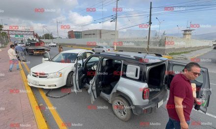 Automovilista en aparente estado de ebriedad ocasiona accidente en Saltillo