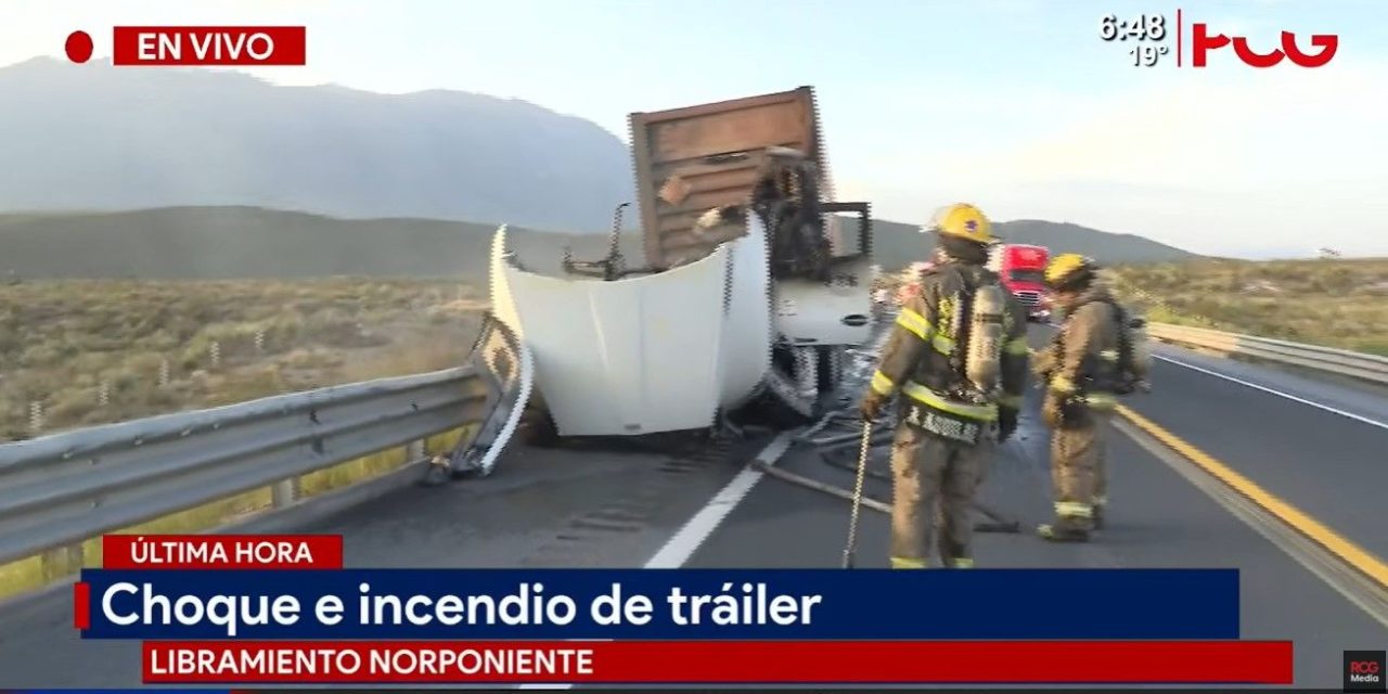 Tráiler se incendia en aparatoso accidente sobre el Libramiento Norponiente