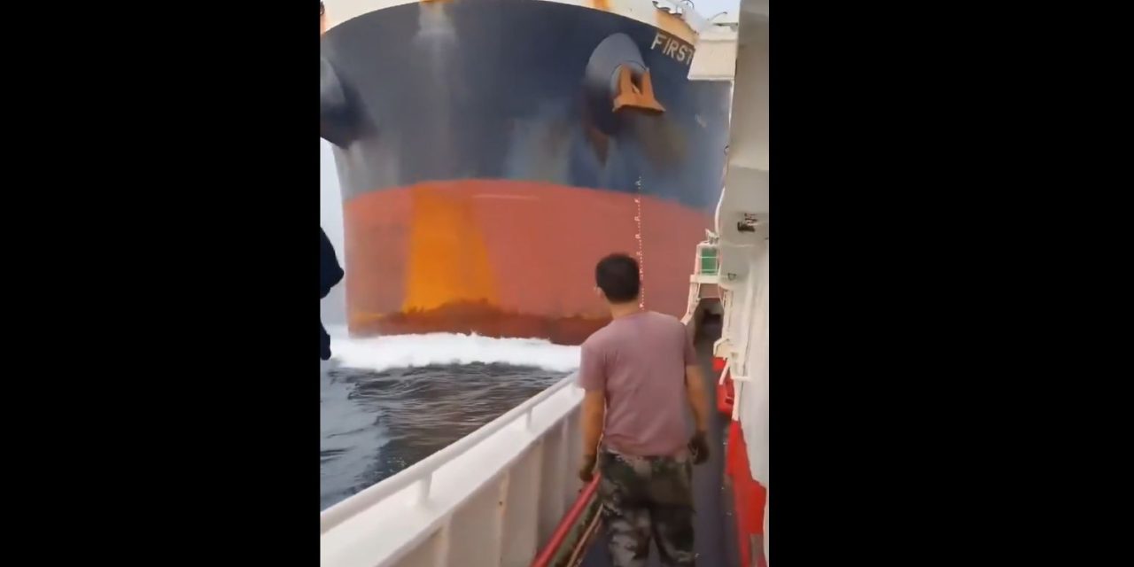 Choca buque panameño contra pesquero chino cerca de Singapur