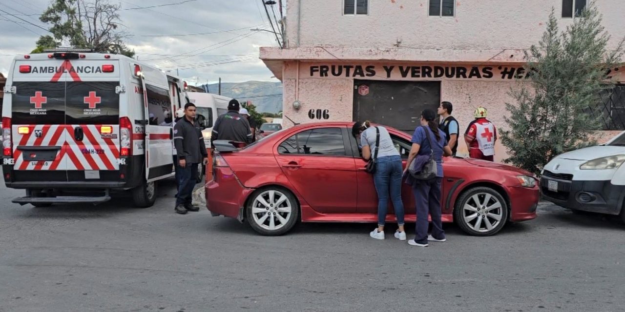 Choque entre automóvil y transporte deja tres lesionados en Bellavista