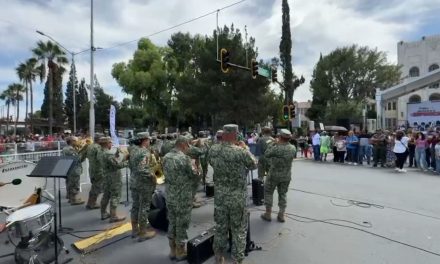 Después del desfile por la Independencia la música reunió a los saltillenses