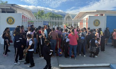 Saltillo: Entre la vida y la muerte alumna de la primaria Miguel Ángel Talamas