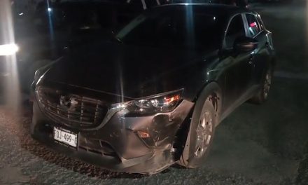 Fuerte choque entre camioneta y motoneta moviliza a cuerpos de emergencia en Parras
