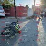 Motociclista se estrella contra auto por no hacer alto en la Bellavista