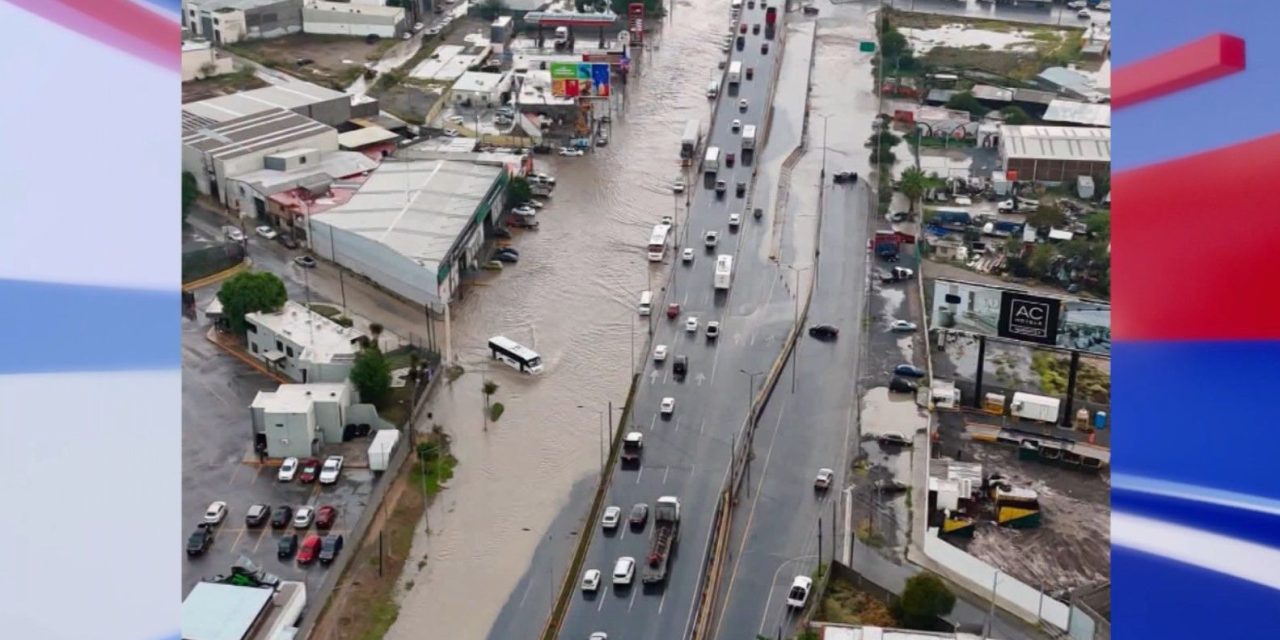 Ignoran barreras y semáforos pluviales en Saltillo